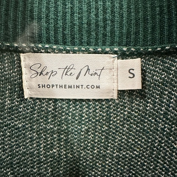 Women’s Green Leopard Print Turtleneck Sweater - Picture 2 of 4